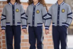如何預(yù)防定制的校服清洗掉色問題？